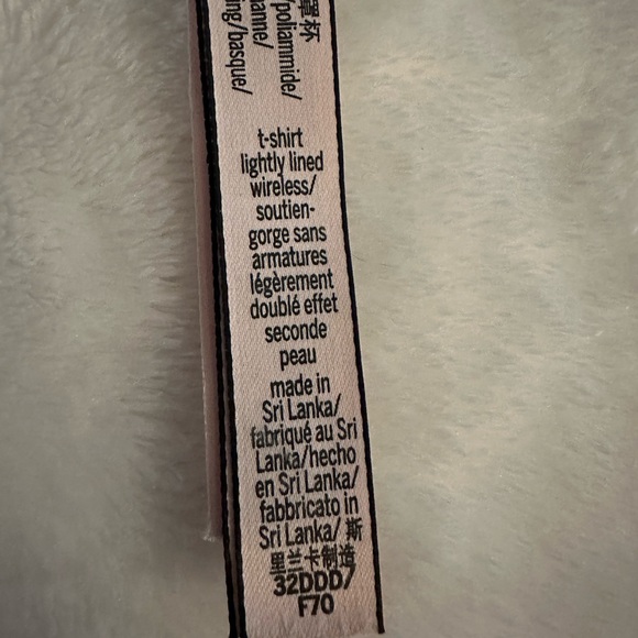 Victoria’s Secret wireless t-shirt bra - Picture 4 of 4